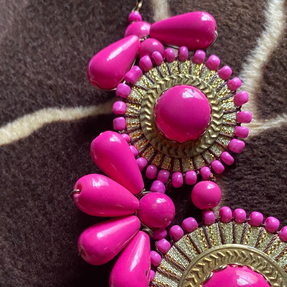 Vintage 90’s Fuchsia and Gold tone Statement Necklace - Picture 8 of 8